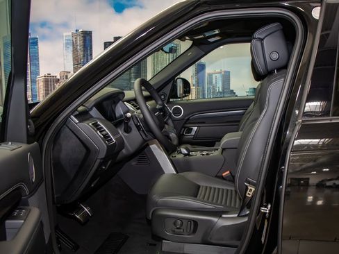 Certified 2025 Land Rover Discovery Metropolitan Edition image 20