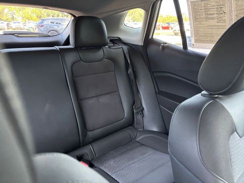 Used 2025 Chevrolet Trax LT image 37