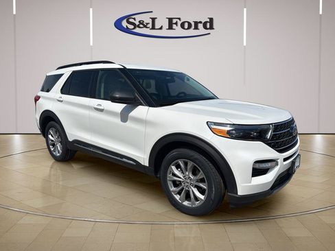Certified 2023 Ford Explorer XLT w/ Equipment Group 202A AWD/4WD image 11