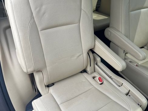 Used 2019 Toyota Highlander Limited image 32