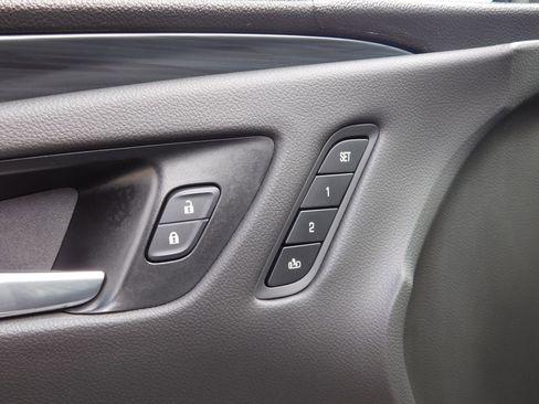 Used 2019 Buick Envision Premium w/ Driver Confidence Package image 16