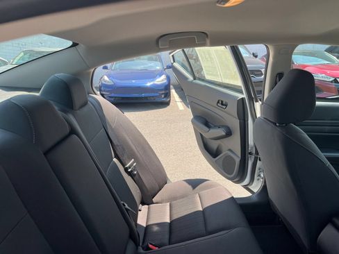 Used 2025 Nissan Altima 2.5 SV FWD image 37