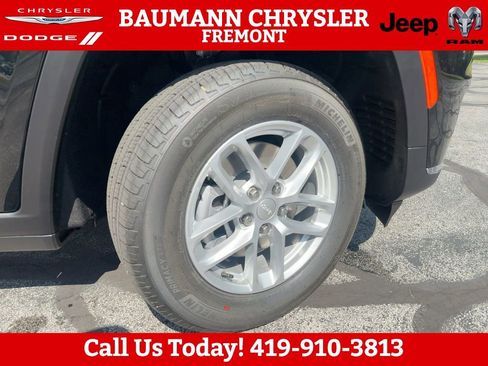 New 2025 Jeep Grand Cherokee L Laredo w/ Trailer Tow Package AWD/4WD image 26