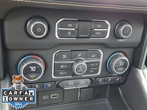Used 2023 Chevrolet Suburban Premier AWD/4WD image 18