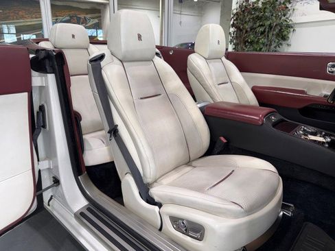 Used 2017 Rolls-Royce Dawn image 99