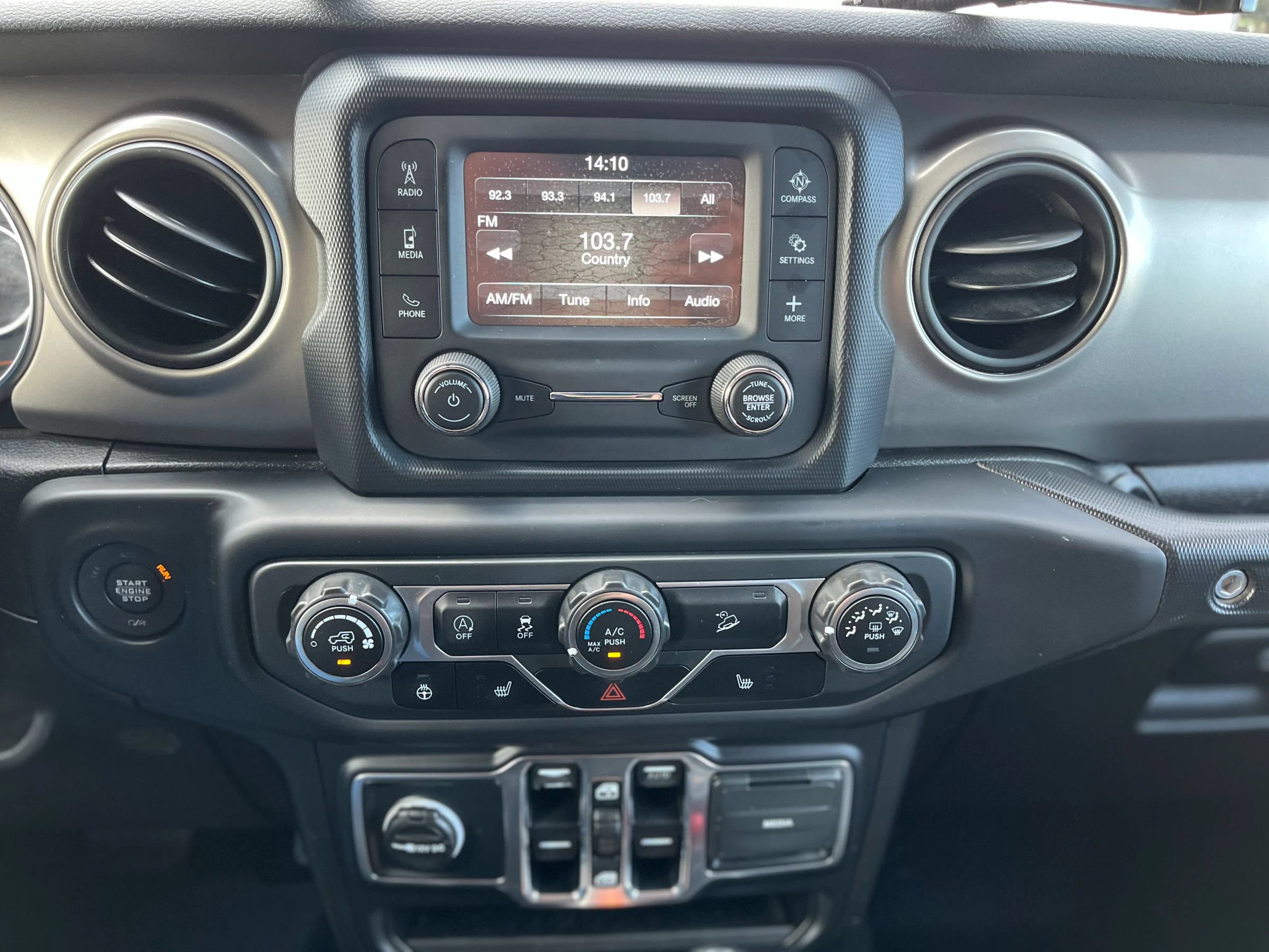 Used 2018 Jeep Wrangler Unlimited Sport S AWD/4WD image 20