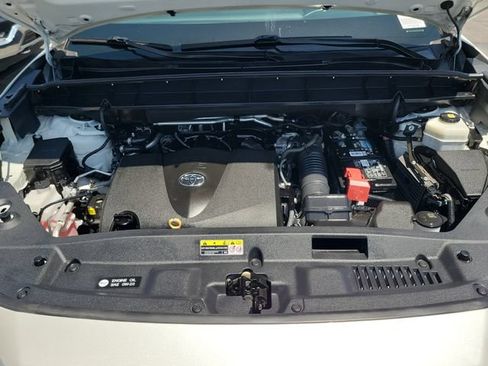 Used 2021 Toyota Highlander LE FWD image 25