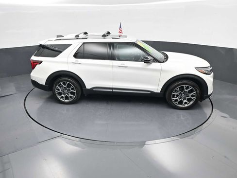 Used 2025 Ford Explorer Platinum w/ Ultimate Package image 33