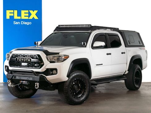 Used 2018 Toyota Tacoma TRD Off-Road w/ Technology Package AWD/4WD image 1
