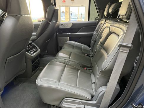 Used 2019 Lincoln Navigator Reserve image 15