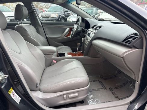 Used 2010 Toyota Camry XLE image 17