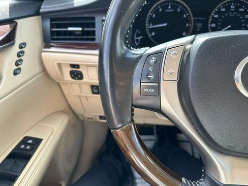 Used 2014 Lexus ES 350 w/ Luxury Package FWD image 12