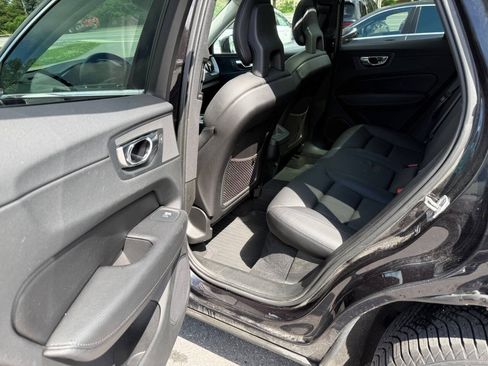 Used 2018 Volvo XC60 T5 Momentum w/ Vision Package AWD/4WD image 13