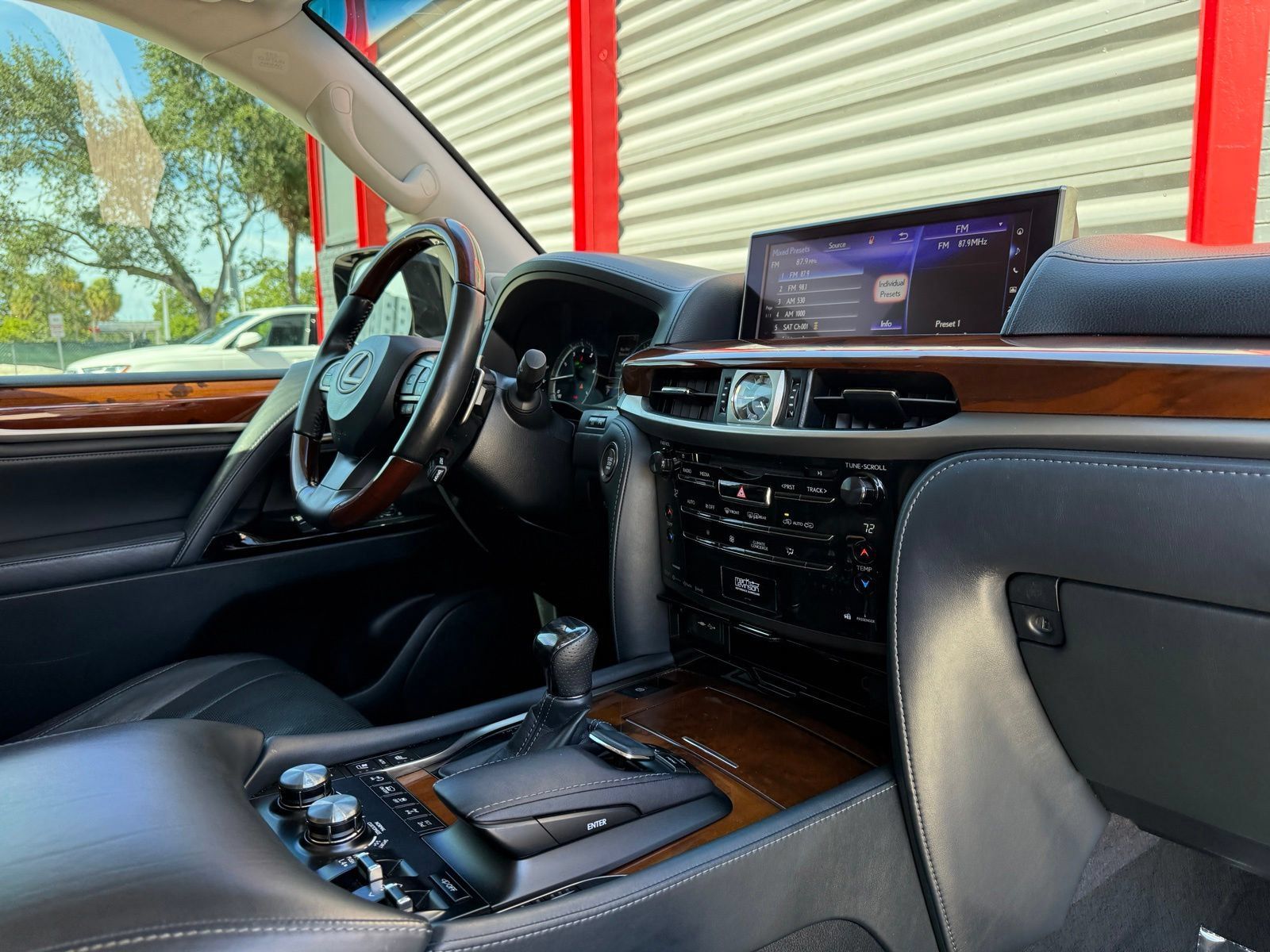 Used 2019 Lexus LX 570 4WD w/ Luxury Package image 37
