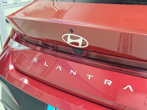 Used 2025 Hyundai Elantra SEL FWD image 7