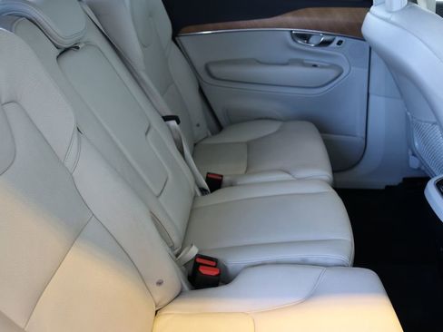 Used 2021 Volvo XC90 T6 Momentum image 34