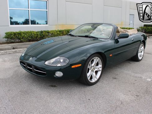 Used 2003 Jaguar XK8 Convertible image 22