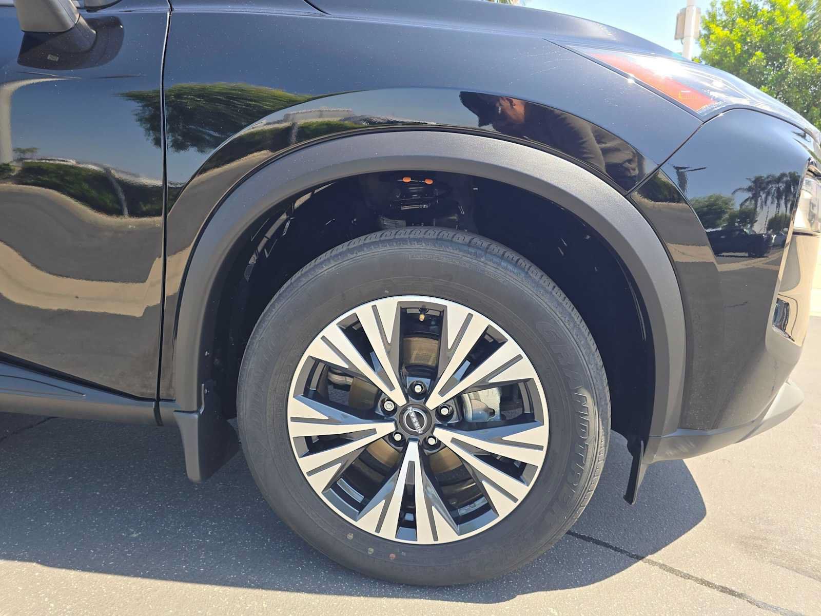 Used 2023 Nissan Rogue SV FWD image 9