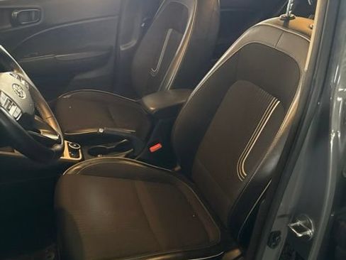 Used 2022 Hyundai Venue Limited w/ Cargo Package FWD image 5
