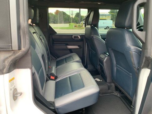 Used 2022 Ford Bronco Outer Banks w/ Sasquatch Package AWD/4WD image 14