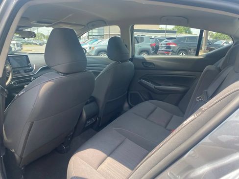 Used 2024 Nissan Altima 2.5 SV FWD image 24