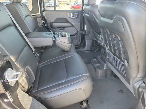 Used 2022 Jeep Wrangler Unlimited Rubicon w/ Dual Top Group AWD/4WD image 21