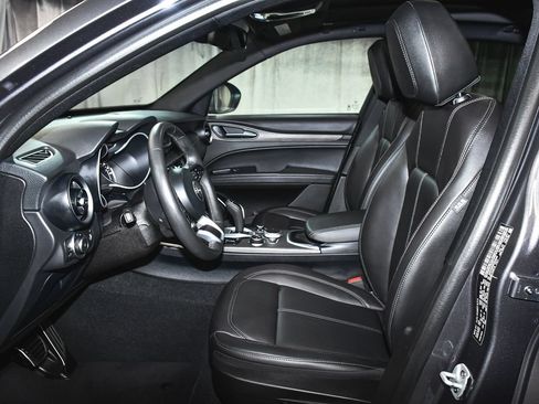 Used 2022 Alfa Romeo Stelvio Ti AWD/4WD image 46