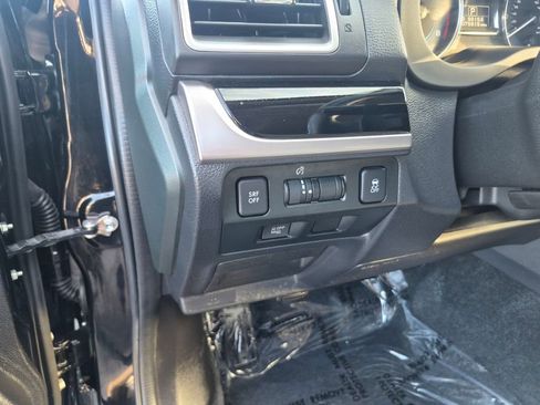 Used 2017 Subaru Crosstrek 2.0i Limited image 12