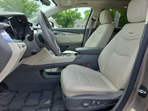 Used 2022 Cadillac XT5 Premium Luxury w/ Technology Package FWD image 10