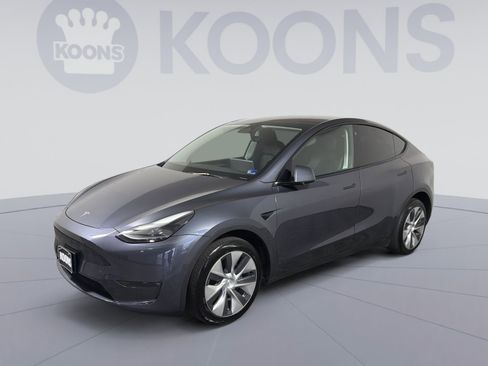 Used 2023 Tesla Model Y Long Range image 1