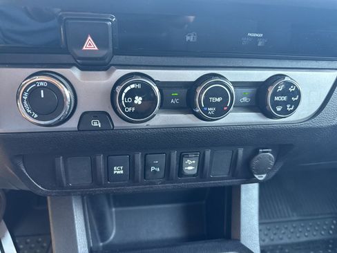 Used 2017 Toyota Tacoma SR5 w/ Tow Package AWD/4WD image 25
