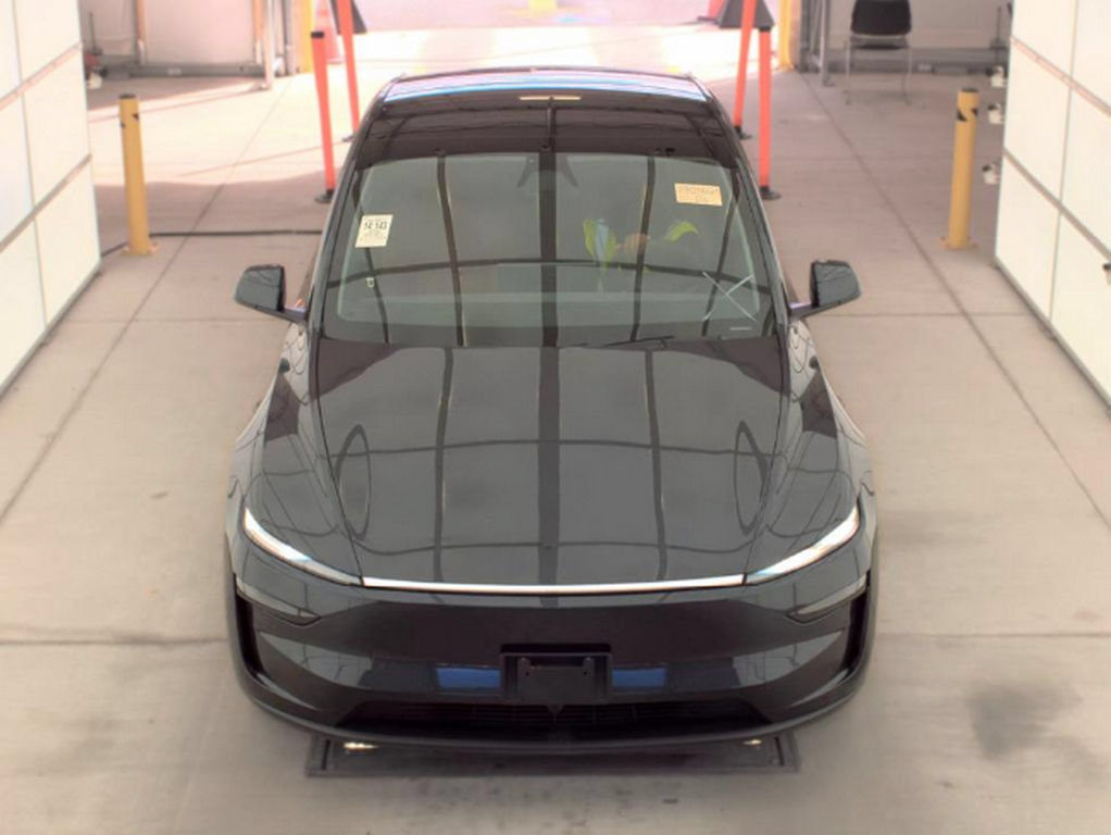 Used 2026 Tesla Model Y Long Range AWD/4WD image 2