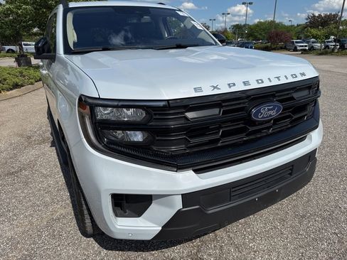Used 2025 Ford Expedition Active AWD/4WD image 18