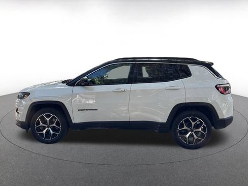 Used 2025 Jeep Compass Limited AWD/4WD image 4