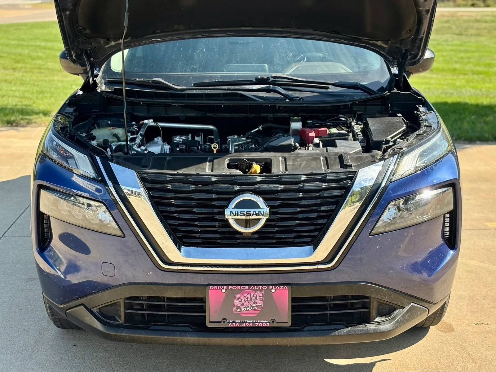 Used 2021 Nissan Rogue S FWD image 12
