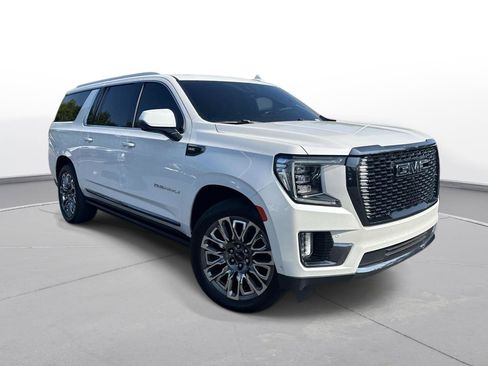Used 2023 GMC Yukon XL Denali Ultimate w/ LPO, Floor Liner Package AWD/4WD image 4