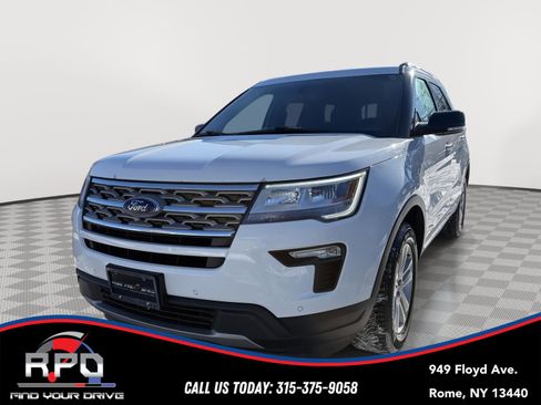 Used 2018 Ford Explorer XLT w/ XLT Technology Feature Bundle image 1