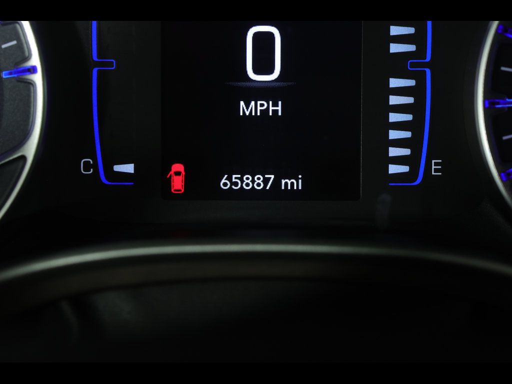 Used 2023 Chrysler Voyager LX FWD image 25