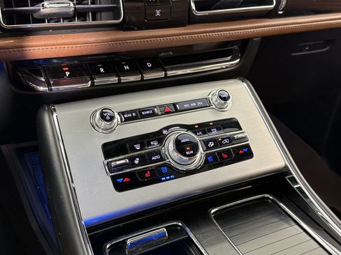 Used 2022 Lincoln Aviator Reserve w/ Equipment Group 201A AWD/4WD image 16