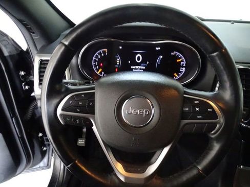 Certified 2022 Jeep Grand Cherokee Laredo X AWD/4WD image 6