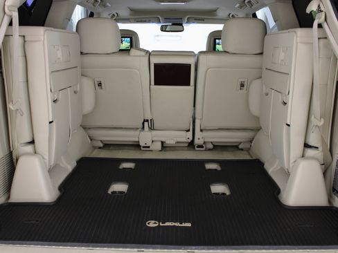Used 2014 Lexus LX 570 4WD image 70