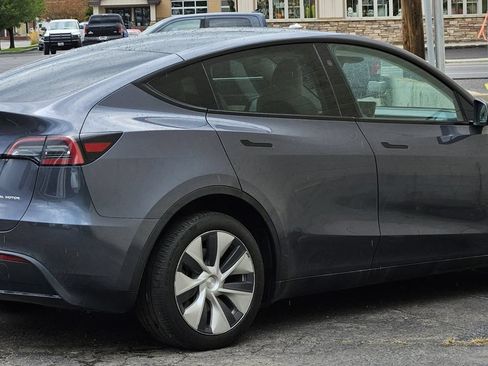 Used 2023 Tesla Model Y Long Range AWD/4WD image 5