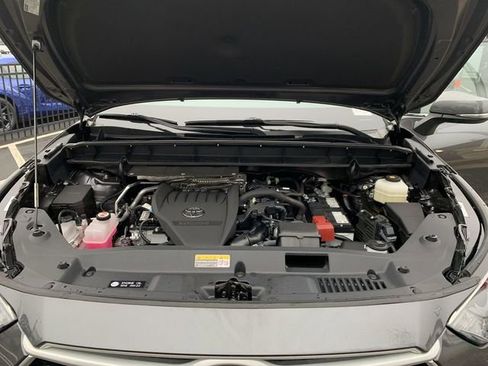 Used 2024 Toyota Highlander XLE image 16