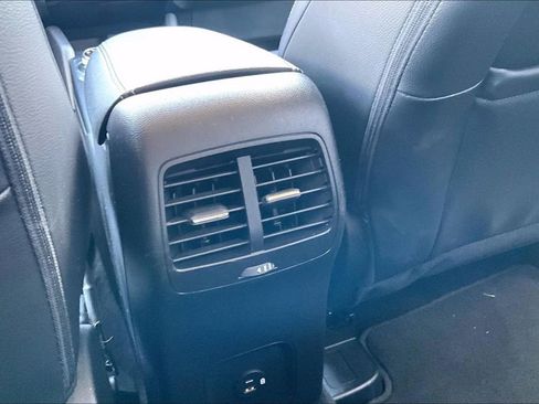 Used 2022 Ford Escape Titanium AWD/4WD image 10