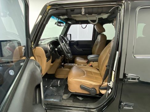 Used 2016 Jeep Wrangler Unlimited Rubicon w/ Connectivity Group AWD/4WD image 21