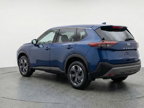 Used 2025 Nissan Rogue SV image 6