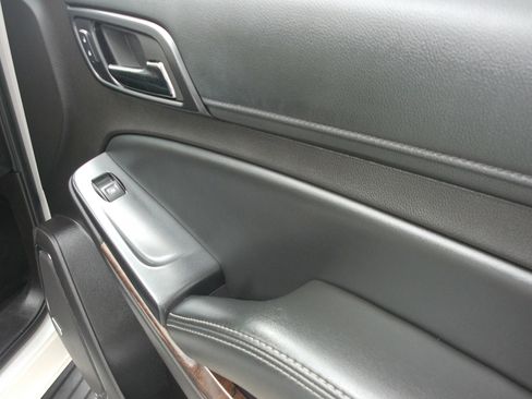 Used 2016 Chevrolet Suburban LT w/ Luxury Package RWD image 39