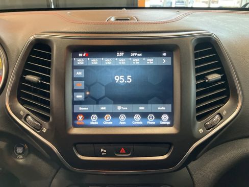 Used 2020 Jeep Cherokee Trailhawk w/ Cold Weather Group image 18