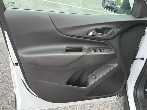 Used 2023 Chevrolet Equinox LT FWD image 16