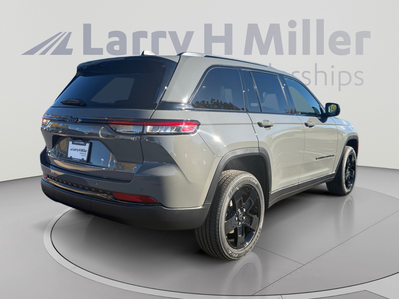 New 2027 Jeep Grand Cherokee Laredo X AWD/4WD image 5